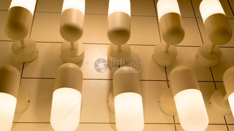 办公室灯光设计：如何打造舒适高效的工作环境**